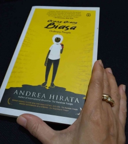 Novel karya Andrea Hirata berjudul Orang-Orang Biasa. Sumber gambar dokumen pribadi.