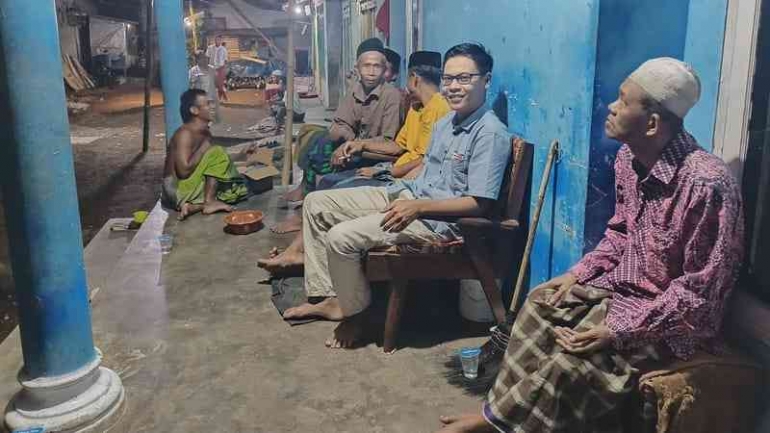 Selalu Menjalin Hubungan Dengan Masyarakat dan Tokohnya (Sumber Koleksi Pribadi)
