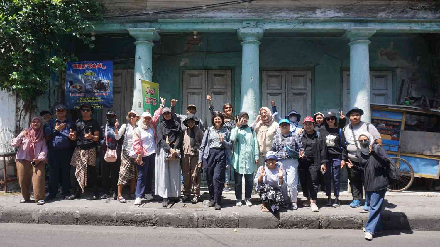 Walking Tour Berbau Sejarah Kian Diminati Remaja Kota Surabaya ...