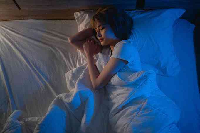sumber gambar : https://www.halodoc.com/artikel/5-cara-tingkatkan-kualitas-tidur-malam-di-masa-pandemi