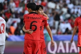 Para pemain Korea Selatan merayakan gol ke gawang Bahrain. Foto: AFP/Hector Retamal via Kompas.com