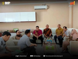 dok. Humas BHP Surabaya/Kepala BHP Surabaya didampingi Kasubbag Umum menyambut Tim Direktorat Pidana dan Tim Ditjen AHU