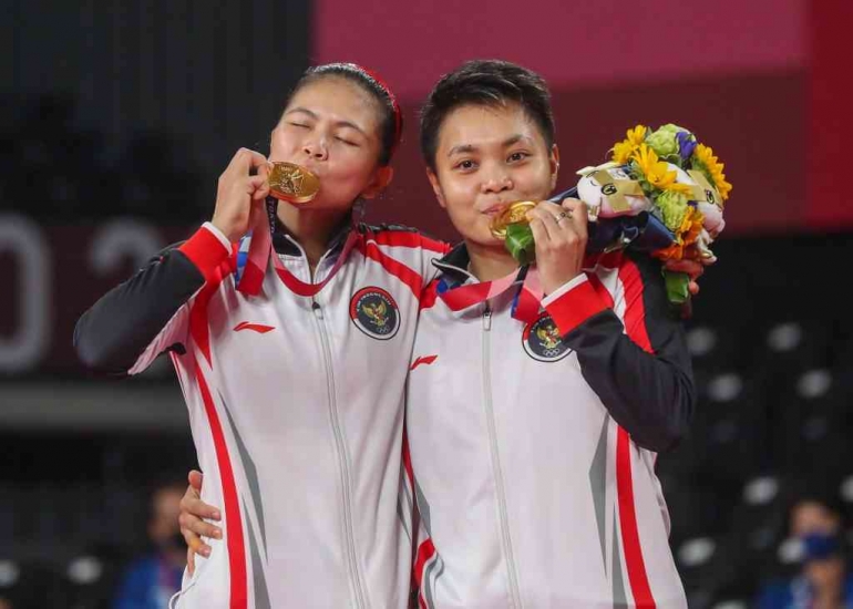 Greysia Polii/Apriyani Rahayu memenangkan medali emas di sektor ganda putri pada Olimpiade 2020 (dok. PBSI)
