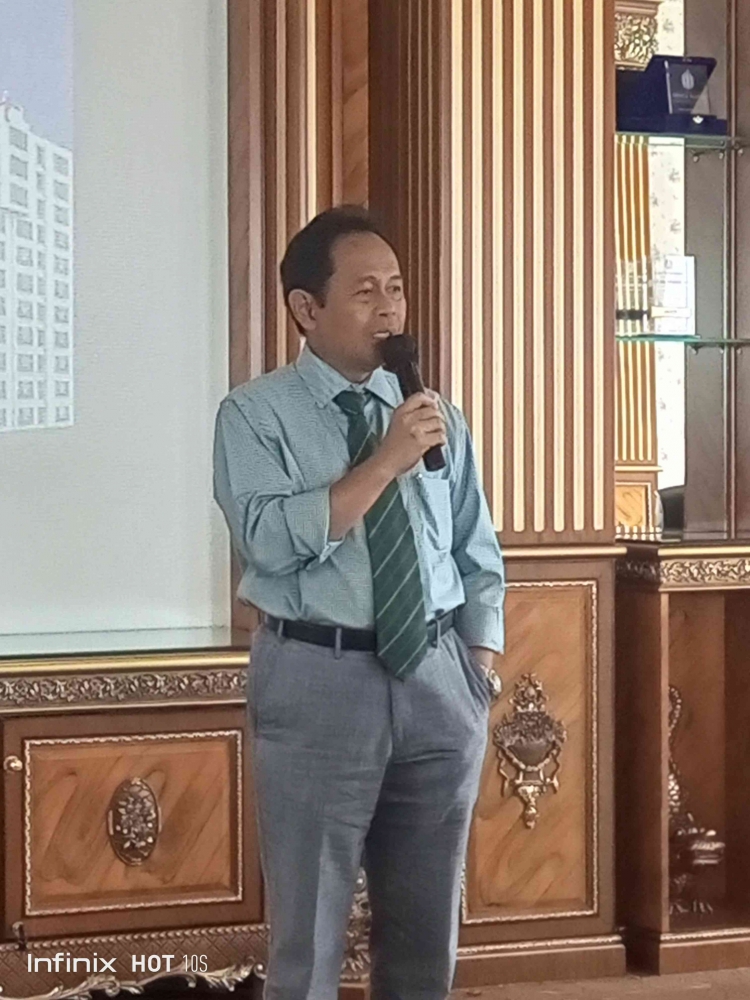 Sambutan Rektor Unikom Bandung, Prof. Dr. Ir. H. Eddy Soeryanto Soegoto, M.T. (Dok. Pribadi)