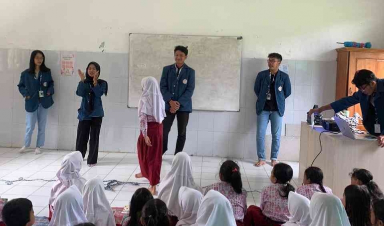 Kegiatan Ice Breaking di SDN 3 Pesucen (Dokpri)