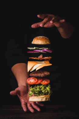 Ilustrasi hamburger | Sumber gambar: Pablo Merchn Montes 