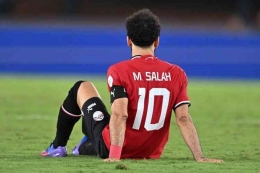 Bintang Mesir Mohamed Salah mengalami cedera di akhir babak pertama laga kedua fase Grup B lawan Ghana (Sumber: kompas.com)