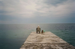 Ilustrasi The Old Man and The Sea. Sumber: Unsplash/Anastasiya Chervinska