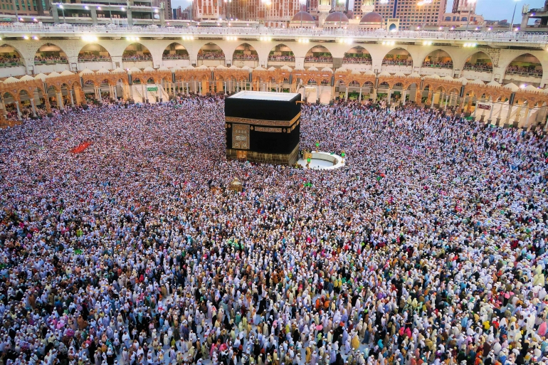 Kabah yang dikelilingi jutaan umat muslim di tanah suci Mekah. Sumber Ilustrasi: Pexels.com/Konevi
