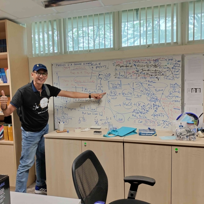 (Self-photo) In front of members of NUS Physics Society.