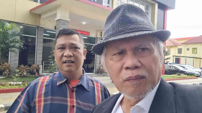 Foto Yosua kiri dan Dr. Djonggi Simorangkir,SH.MH. Dok. Pribadi