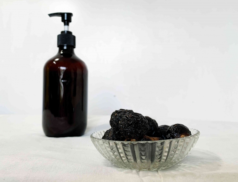 Sampo sekaligus sabun alami dari lerak (dokpri).