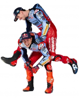 Pembalap MotoGP untuk Gresini Racing Team, Alex Marquez dan Marc Marquez pada sesi Photoshoot Livery Terbarunya (instagram.com/gresiniracing)