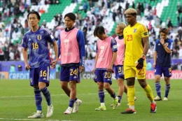 Para pemain Jepang setelah laga usai saat melawan Iran. Jepang tersingkir di babak perempatfinal. Sumber: getty images (GIUSEPPE CACACE)