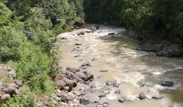 Potret sungai Maiting di Desa Madong terjaga keasriannya. (Dokumentasi pribadi)