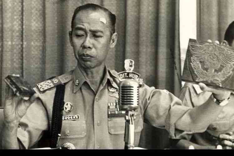 Kepala Polri (1968-1971) Jenderal (pol) Drs. Hoegeng Imam Santoso | kompas.id
