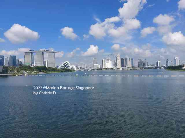 Pandangan dari Marina Barrage Singapore ke arah Kallang River, dengan pandangagn cantik kota Singapore dengan icon2 nya ..... | Dokumentasi pribadi
