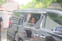 ilustrasi: Presiden Joko Widodo menyapa wartawan. (Foto: KOMPAS/HARIS FIRDAUS)