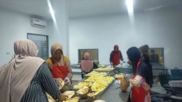 Proses pengepekan Durian Montong