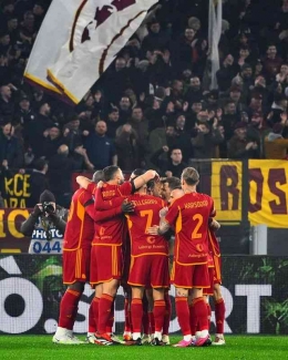 As Roma melakukan selebrasi setelah mencetak gol kala melawan Cagliari (instagram.com/officialasroma)
