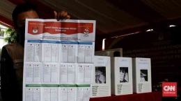 Ilustrasi surat suara berisi daftar caleg | dok. CNN Indonesia/Andry Novelino