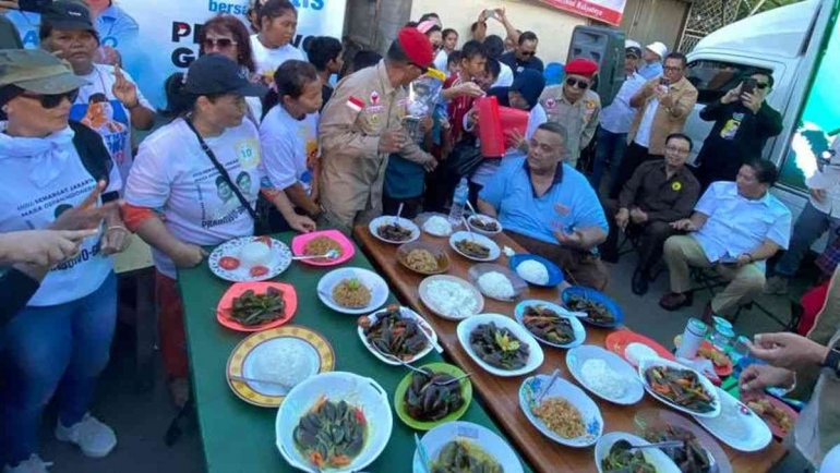 Relawan Prabowo-Gibran Mulai Jalankan Program Makan Siang dan Susu Gratis (detik.com) 
