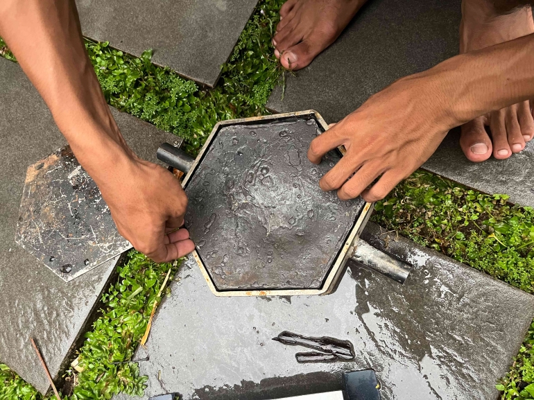 Paving Block Plastik Pengolahan Sampah Plastik menjadi Ecobrick Paving Block Halaman 1 ...