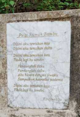 Puisi Kirdjomulyo di dinding makam/Foto: Hermard