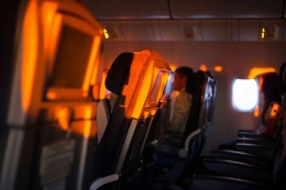 Perlunya mengurangi kursi kosong untuk meningkatkan efisiensi dan menurunkan harga tiket pesawat. Foto: Unsplash