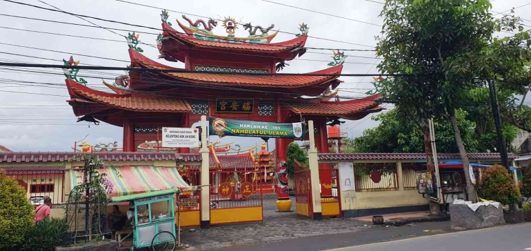 Gerbang Kelenteng Hok An Kiong. (Dokumentasi pribadi)