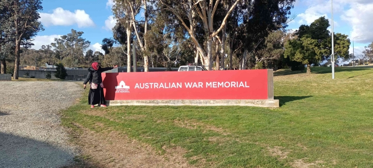 Sumber gambar : dokpri. Suasana halaman depan War Memorial, Canberra Australia. 