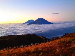 https://www.reddoorz.com/id-id/blog/tourist-spot/9-gunung-terindah-di-indonesia-yang-mempesona