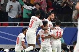 Timnas Yordania merayakan gol ke gawang Korea Selatan dalam partai semifinal Piala Asia 2023. (Foto: AFP/Hector Rectamal via Kompas.com)