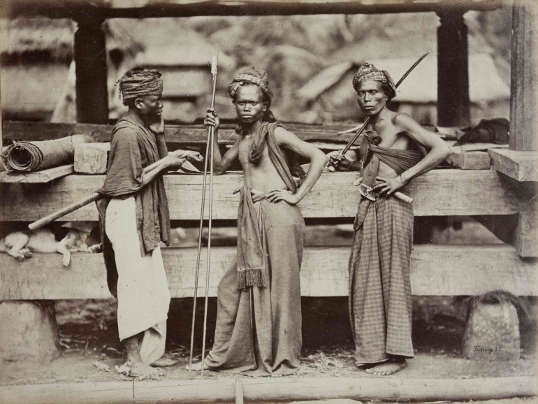 Orang Batak-Toba tempo doeloe. Foto : https://www.artoftheancestors.com/batak
