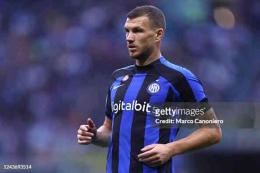 https://www.gettyimages.com/detail/news-photo/edin-dzeko-of-fc-internazionale-looks-on-during-the-serie-a-news-photo/1243693514?adppopup=true 