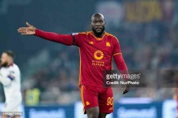 https://www.gettyimages.com/detail/news-photo/romelu-lukaku-of-as-roma-gestures-during-the-serie-a-match-news-photo/1983623803?adppopup=true 
