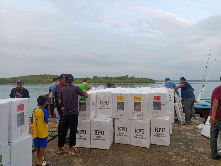 Logistik pemilu sudah tiba di PPK Kecamatan Bakung Serumpun (Dok Pribadi)