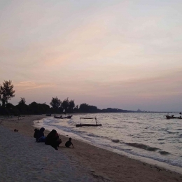 Suasana Pantai Panduri sebelum senja/Dok. Pribadi/Lya Munawaroh