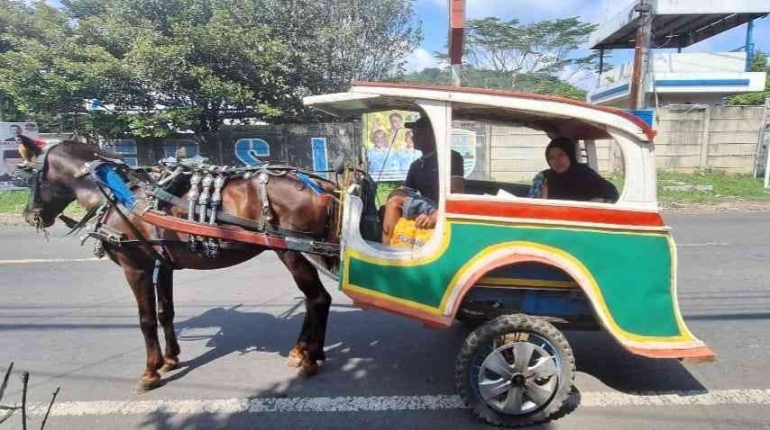 Nayor kendaraan tradisional kota Cibadak (dokpri)