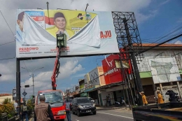 Iklan menjelang pemilu|dok. ANTARA/Harviyan Perdana Putra, dimuat Kompas.id