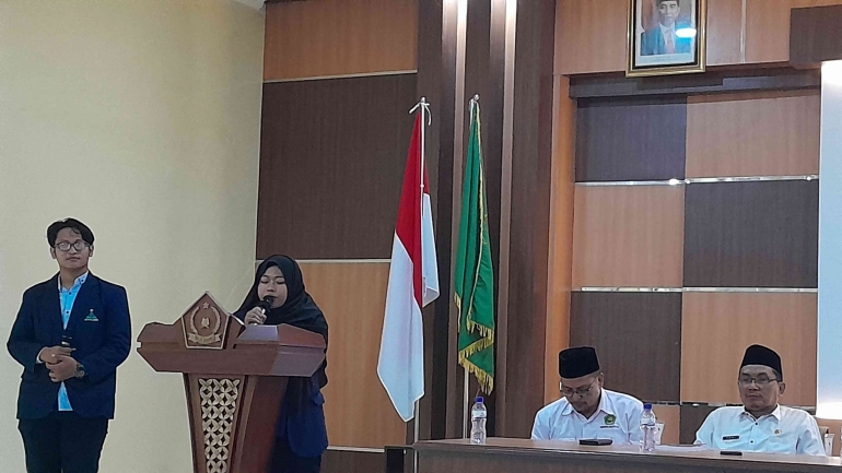 Kata kenang dari Perwakilan Mahasiswa putra dan Putri (Hamim Thohari Majdi)