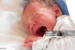 Ilustrasi Adik Bayi yang selalu menangis karean haus dan lapar (Sumber fhoto istock)