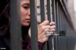 Ilustrasi Ibu yang di penjara (sumber fhoto iStock)