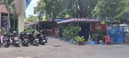 Warung Sari Laut Mbak Atun di Samping RRI Makassar (Sumber: dokumen pribadi)