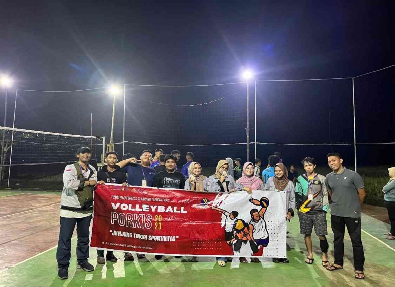 Pelaksanaan Kegiatan Permainan Bola Voli di Desa Pakis/DOK. PRI