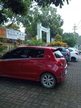 Tampak depan SDN 5, Joyogrand, Merjosari, Malang, tempat dimana TPS 33 dan 32 berada. Foto: Parlin Pakpahan.