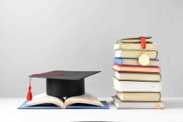 Ilustrasi pendidikan tinggi sebagai pendorong transformasi sosial. (Freepik.com)