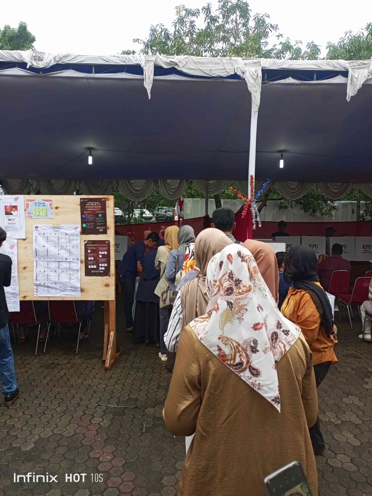 Pesta santun demokrasi damai budaya antri di TPS 059 Kel. Halim Perdanakusuma (Dok. Pribadi)