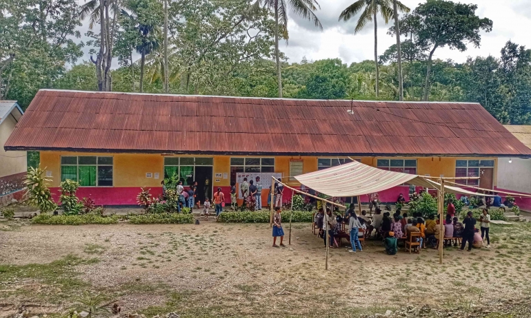 Suasana di TPS 02, Desa Maunum, Kecamatan Amanuban Tengah, Kabupaten Timor Tengah Selatan, NTT. Gambar: dokumentasi Imanuel Lopis.