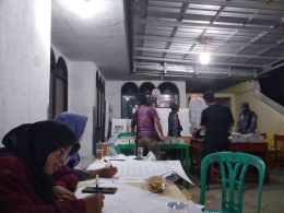 Penyelesaian seluruh administrasi KPPS/Foto: Lilian Kiki Triwulan